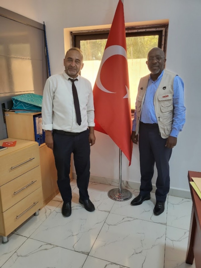 Dr Ray MANKELE avec le Directeur Général de l'école Turco-Congolaise